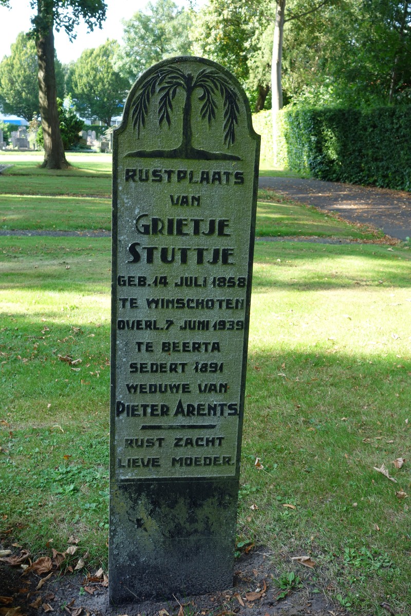 Grietje Stuttje, geboren 14 juli 1858 te Winschoten, overleden 7 juni 1939 te Beerta, echtgenot van Pieter Arents.